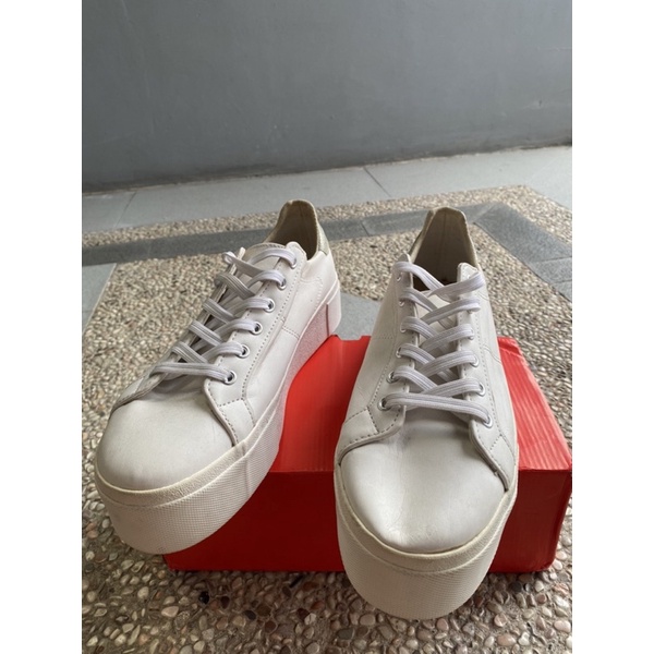 Sepatu wanita Original Pull & Bear White