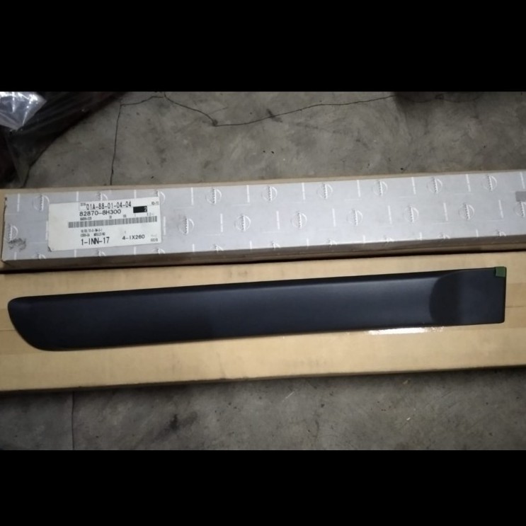 MOULDING PINTU BELAKANG NISSAN XTRAIL T30 82870/71-8H300 ORISINIL
