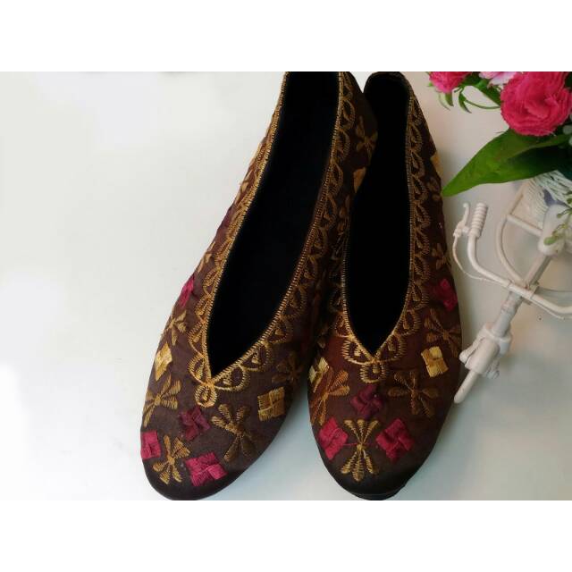 Sepatu Bali Motif Bordir