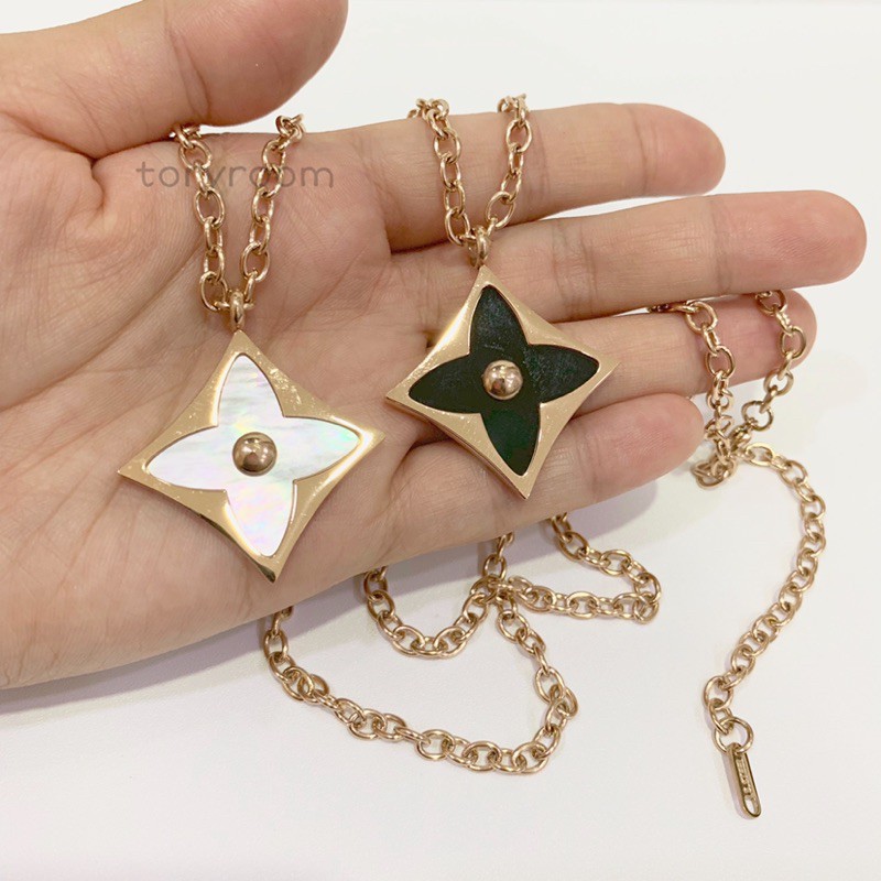 Kalung liontin LV bunga model wajik titanium rantai panjang