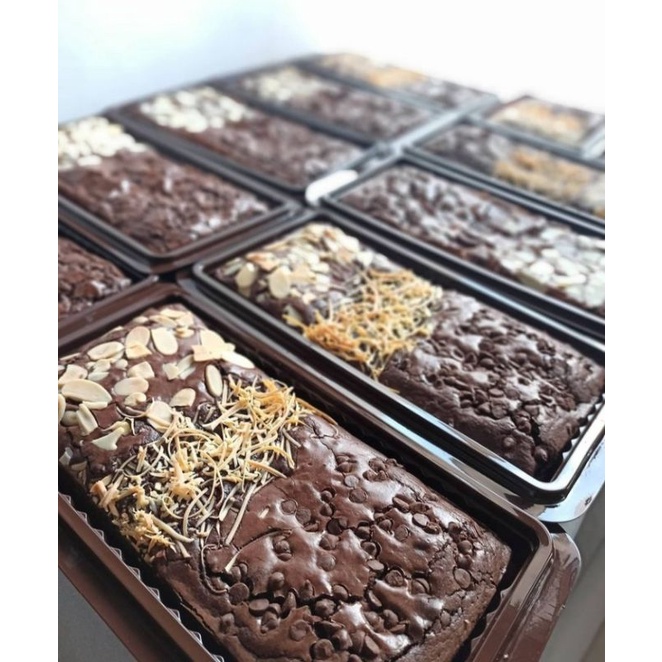 

BROWNIES PANGGANG 20X10 bisa request topping + ucapan