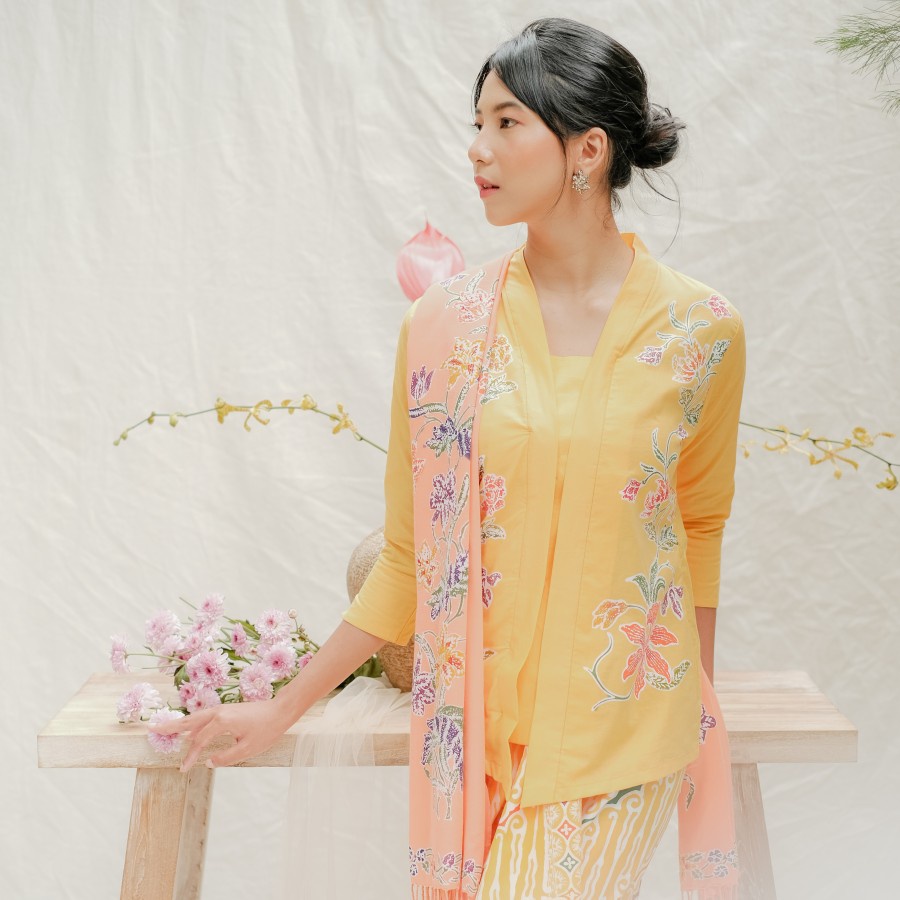 Kebaya Batik Encim Malia Lengan 7/8 Meradelima Katun Kuning