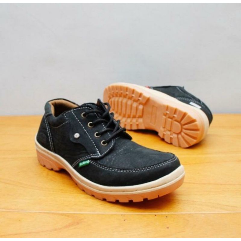 Sepatu kulit pria model Tali santai