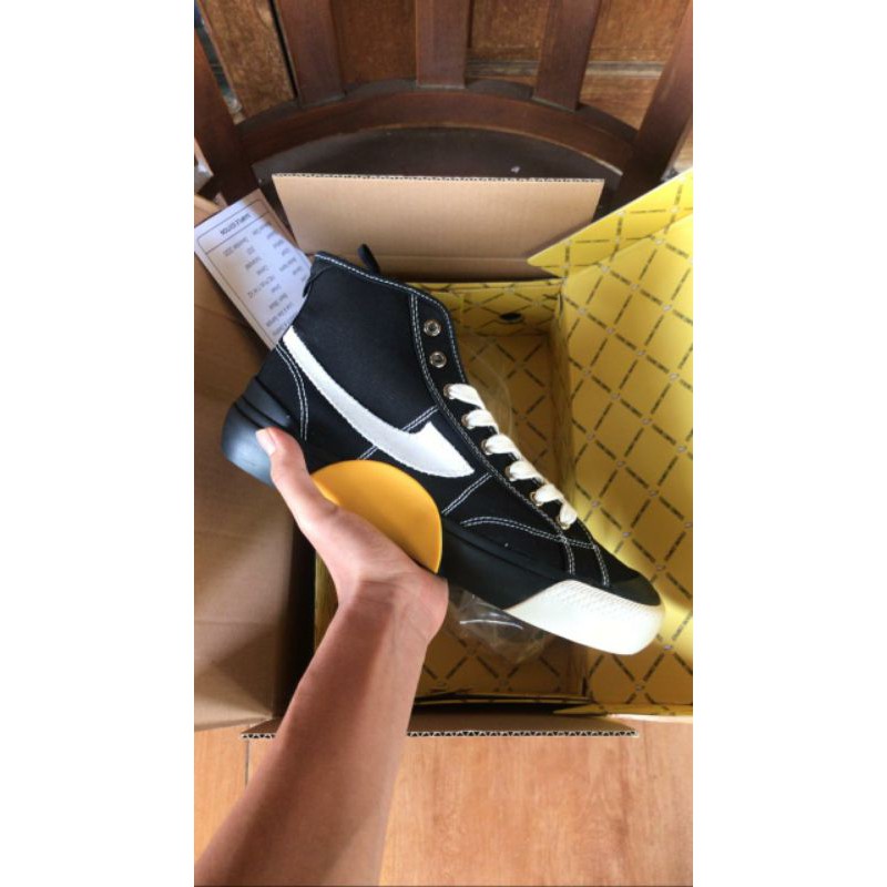 SEPATU COMPASS FR2 EDISI INDONESIA