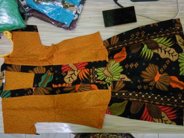 Kutu Baru Anak Usia 1,2,3,4,5,6,7,8,9,10,11,12 Tahun Setelan Kebaya Lengan Pendek + Rok Batik