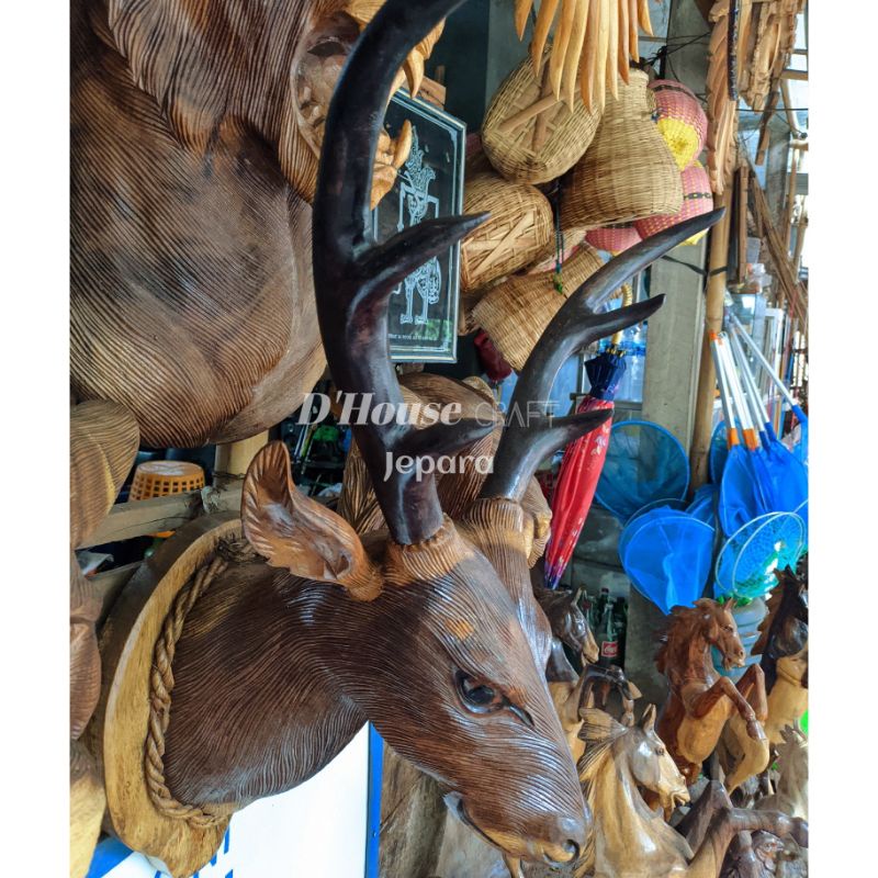 Patung Kepala Rusa Kayu Trembesi Mirip Asli