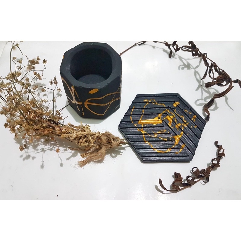 Pot Semen dan Tatakan | Pot Hitam Mas | Pot Semen Black and Gold | Pot Estetik | Pot Souvenir