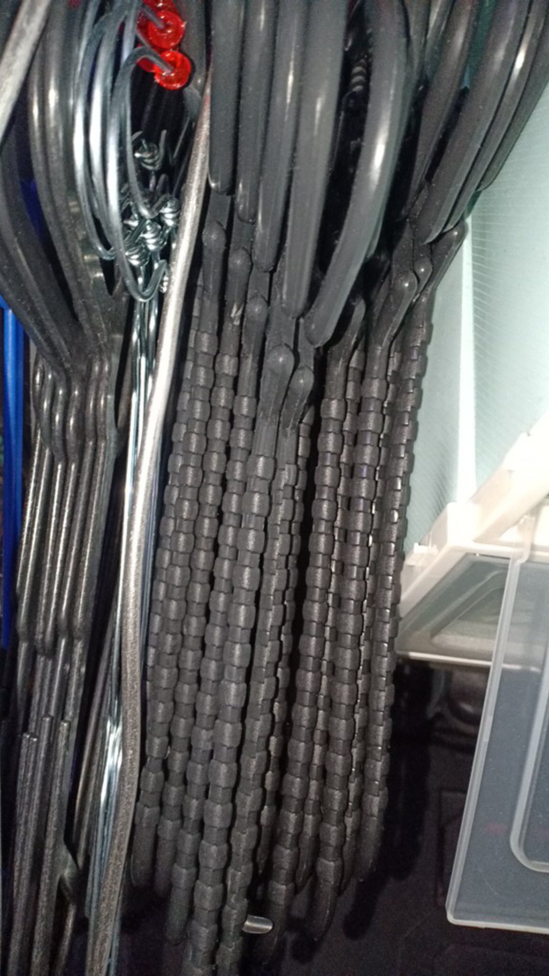 Hanger Laundry Plastik Isi 12pcs/ Gantungan Baju Hitam / Warna /gantungan Baju Dewasa / Hanger Warna
