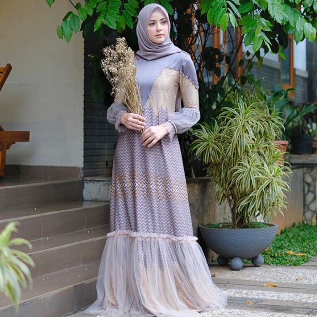 Nadia dress Javina