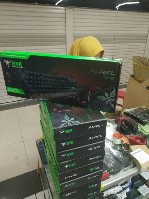 RGB Gaming Keyboard + Mouse Gaming + Mousepad nyk aurel kc 300 dapat 3 sekaligus