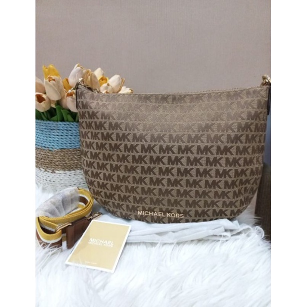 MK BEDFORD MEDIUM SHOULDER EBONY