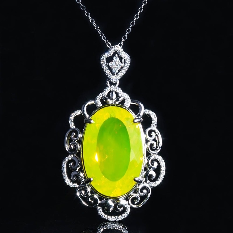 Kalung Rantai Dengan Liontin Batu Hias Warna-Warni Mewah Untuk Wanita