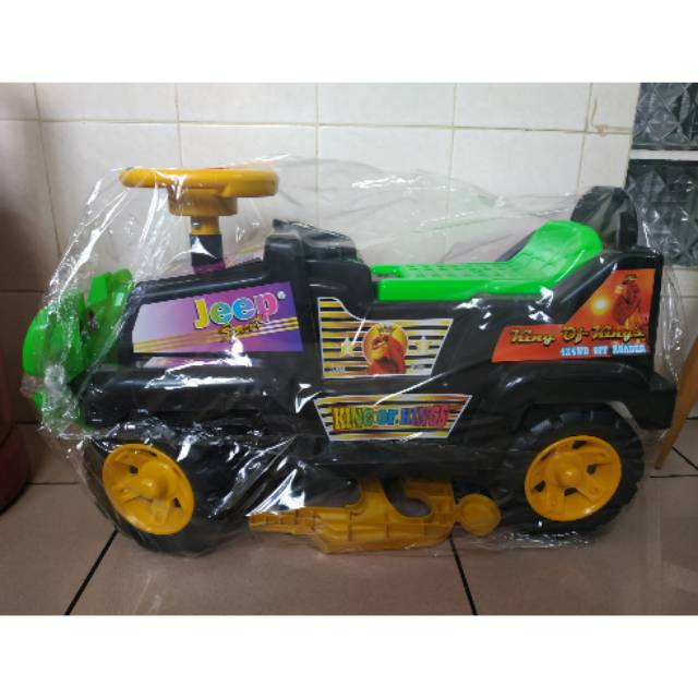 Mainan mobil mobilan Jeep duduk 4 roda
