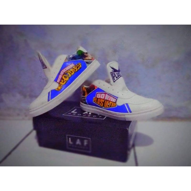 Sepatu lukis motif anime