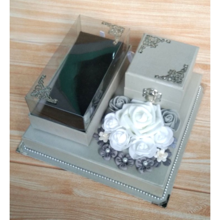 Box seserahan perhiasan