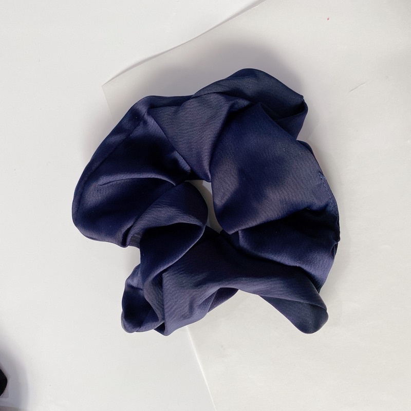 SATIN KOREAN BIG SCRUNCHY / IKAT RAMBUT KOREA BESAR / SCRUNCHIES / JUMBO / CEPOLAN HIJAB SUPER BESAR-Navy