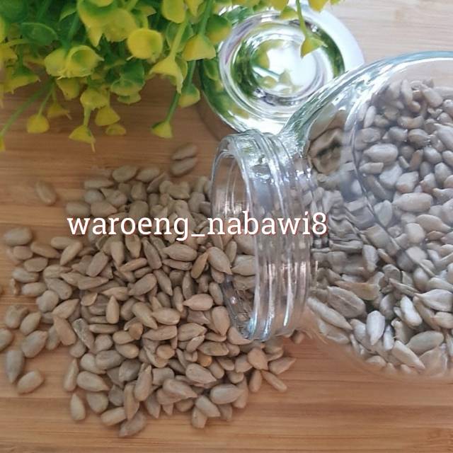 

Roasted Sunflower Seed /Kuaci biji bunga matahari / Kwaci biji Bunga Matahari panggang 250g