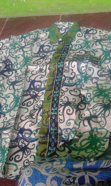 Kemeja Motif Sotong Hijau