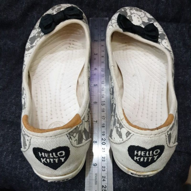 SEPATU CROCS HELLO KITTY PRELOVED ORIGINAL