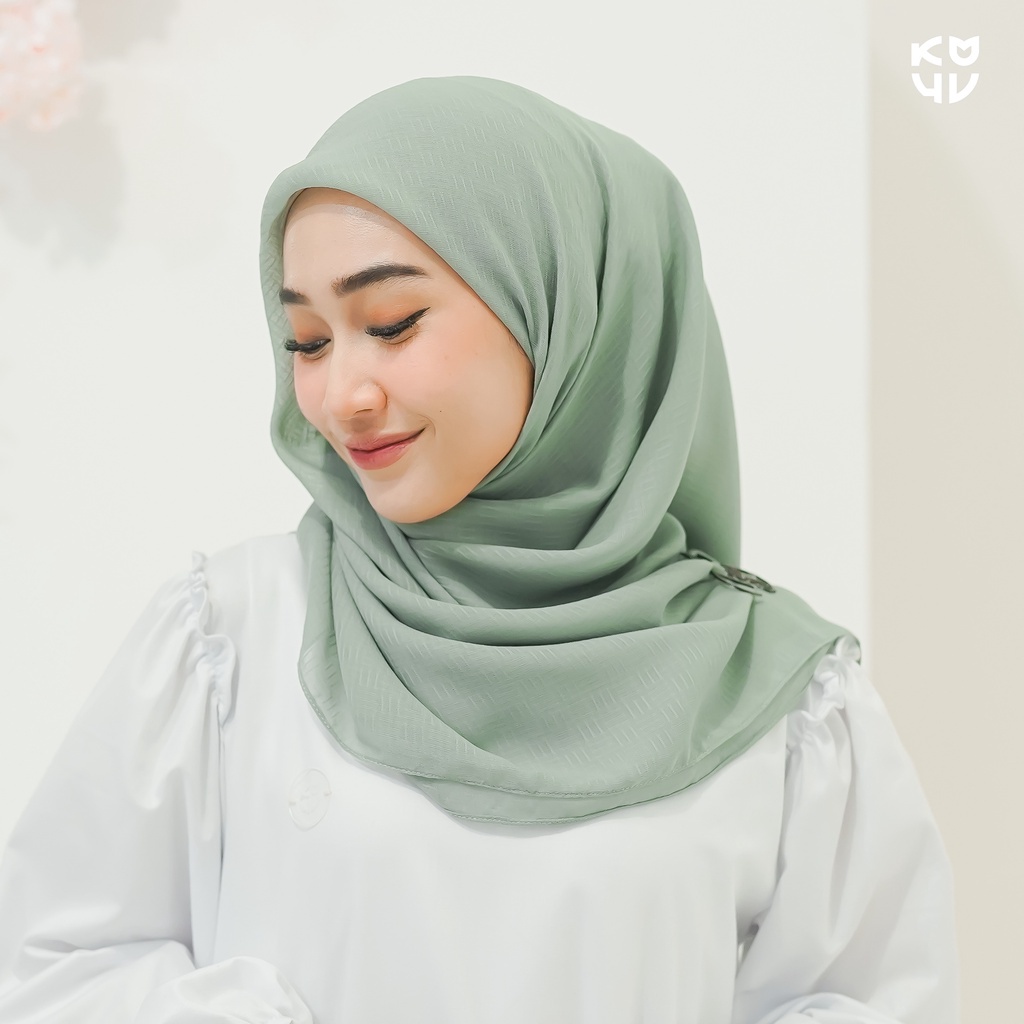 Koyu Hijab Segiempat Square Potton Ameera