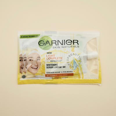 Garnier Light Complete &amp; Sakura White Brightening Foam White Speed | Sabun Cuci Muka 9ML