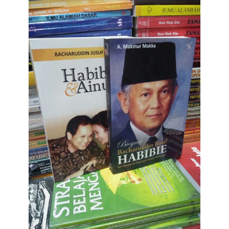 Paket 2 Buku Biografi B J Habibie Dan Novel Habibie Ainun Shopee Indonesia