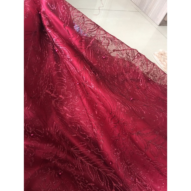 KAIN BROKAT TILE MUTIARA MOTIF DEDAUNAN WARNA MERAH MAROON