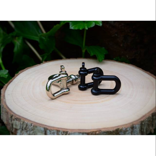 Shackle D Charm Aksesoris Gelang