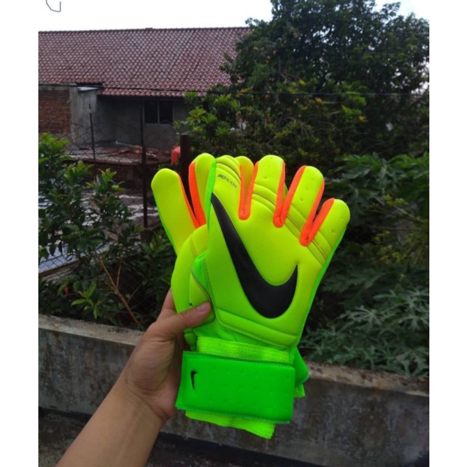sarung tangan kiper nike sgt premier reverse negatif green goalkeeper glove