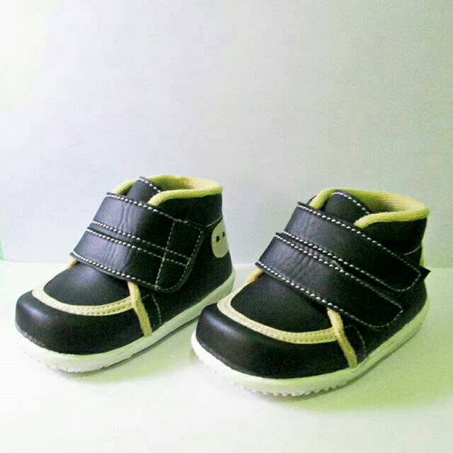Pipi Mimi Sepatu Anak Cowok LV18