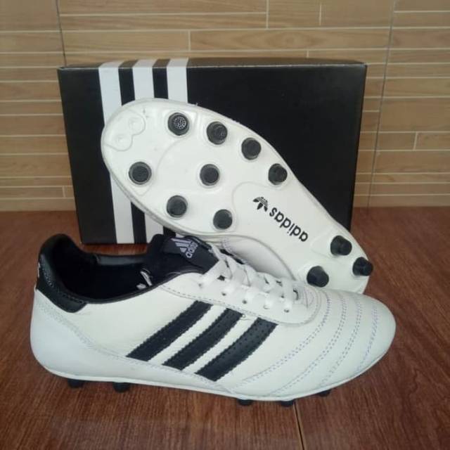 Sepatu bola kulit asli Merk Adidas / Sepatub sepakola pria wanita | GRATIS KAOS KAKI