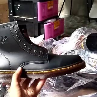  Sepatu  Boots  Dr  Martens 8 Hole Shopee Indonesia