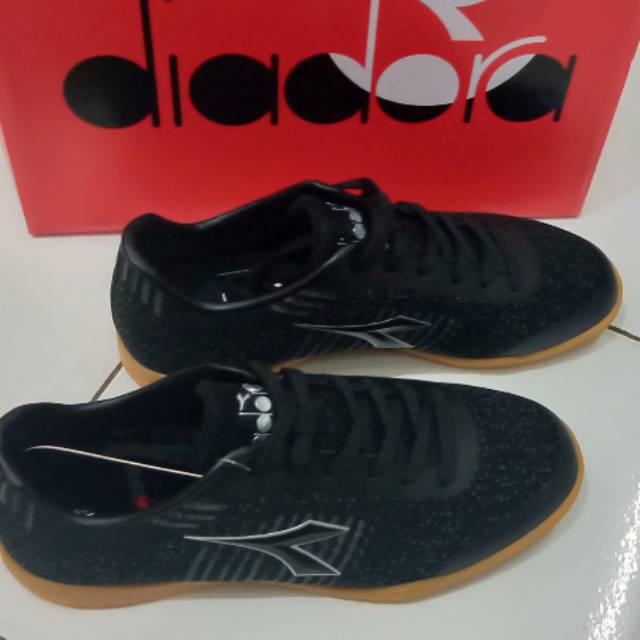 Spatu Futsal Diadora
