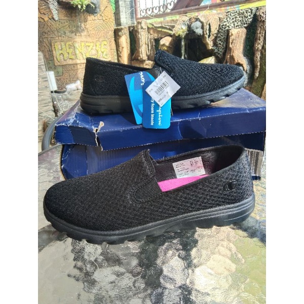 sepatu champion full black nomer 40