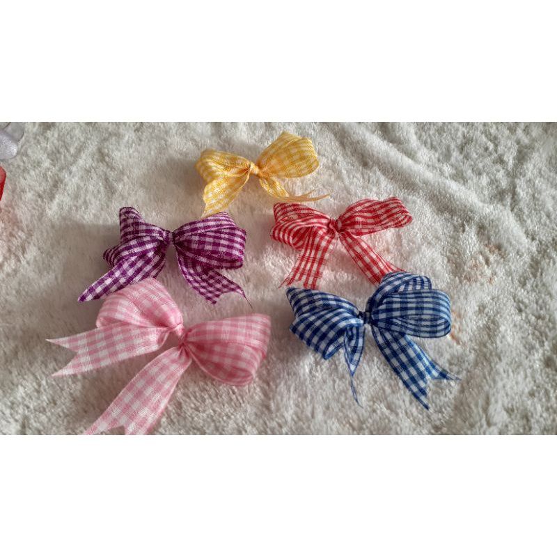 

pita jadi model kupu-kupu motif kotak-kotak