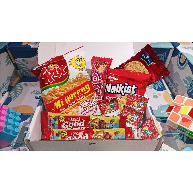 

SNACK BOX/ HAMPERS/ GIFT BOX/ HADIAH WISUDA/ HADIAH ULANG TAHUN