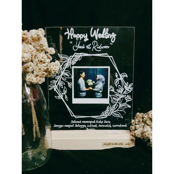 

Gift Akrilik Polaroid / Kado wedding akrilik / Akrilik satu hari jadi