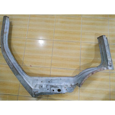 Pilar depan Suzuki APV sebela kiri