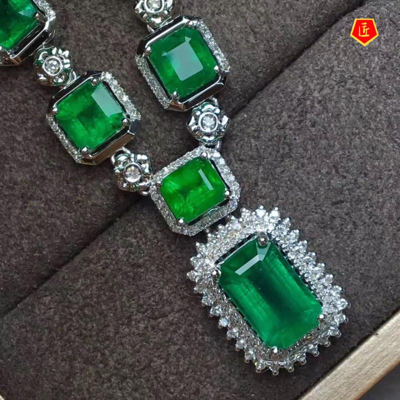 [Ready Stock]Luxury Square Emerald Pendant Necklace Elegant Fashion