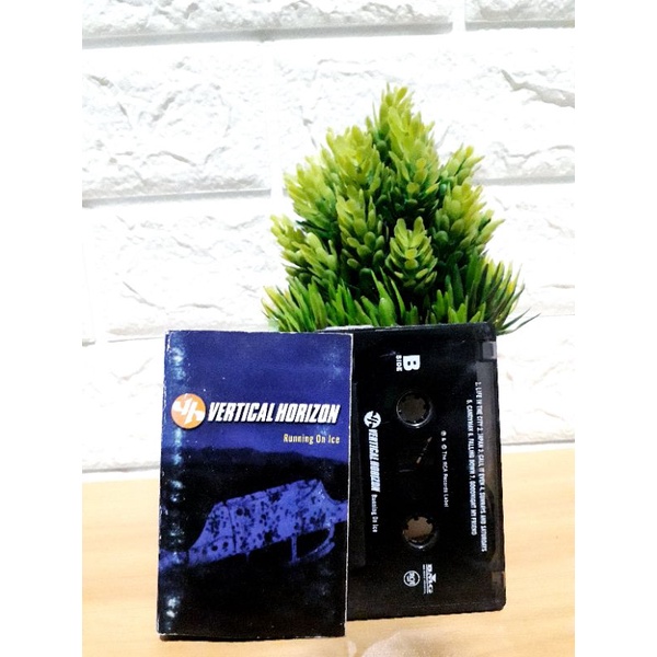 Kaset VERTICAL HORIZON - RUNNING ON ICE