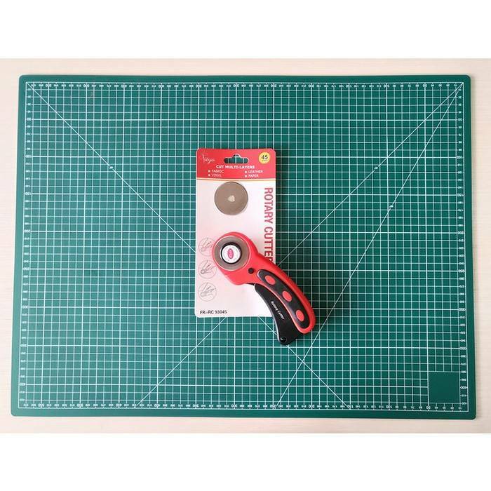 

kertas-pemotong- paket hemat cutting mat a2 (2 sisi) + rotary cutter freya + refill -pemotong-