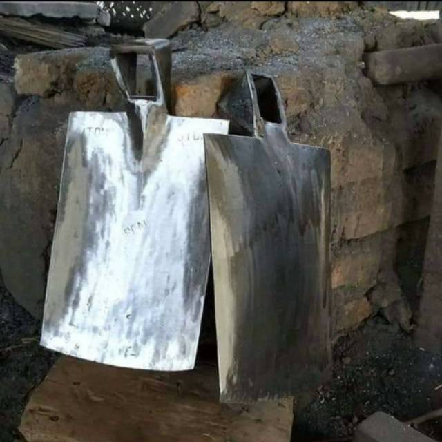 alat pertanian cangkul baja jember