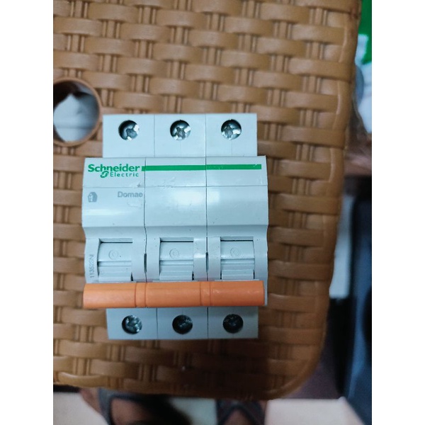 MCB SCHNEIDER DOMAE 3p 20a