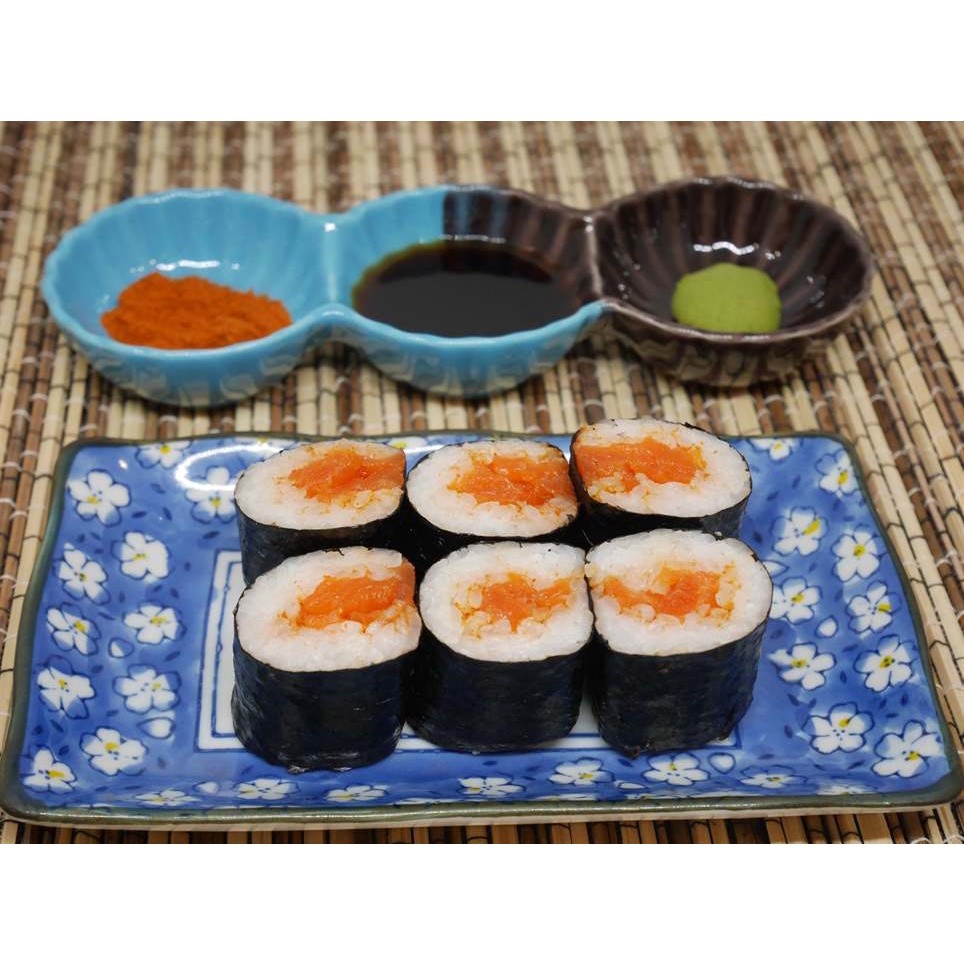 

SPICY SALMON MAKI