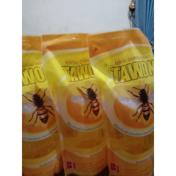 

minyak goreng tawon Refill 900 ml