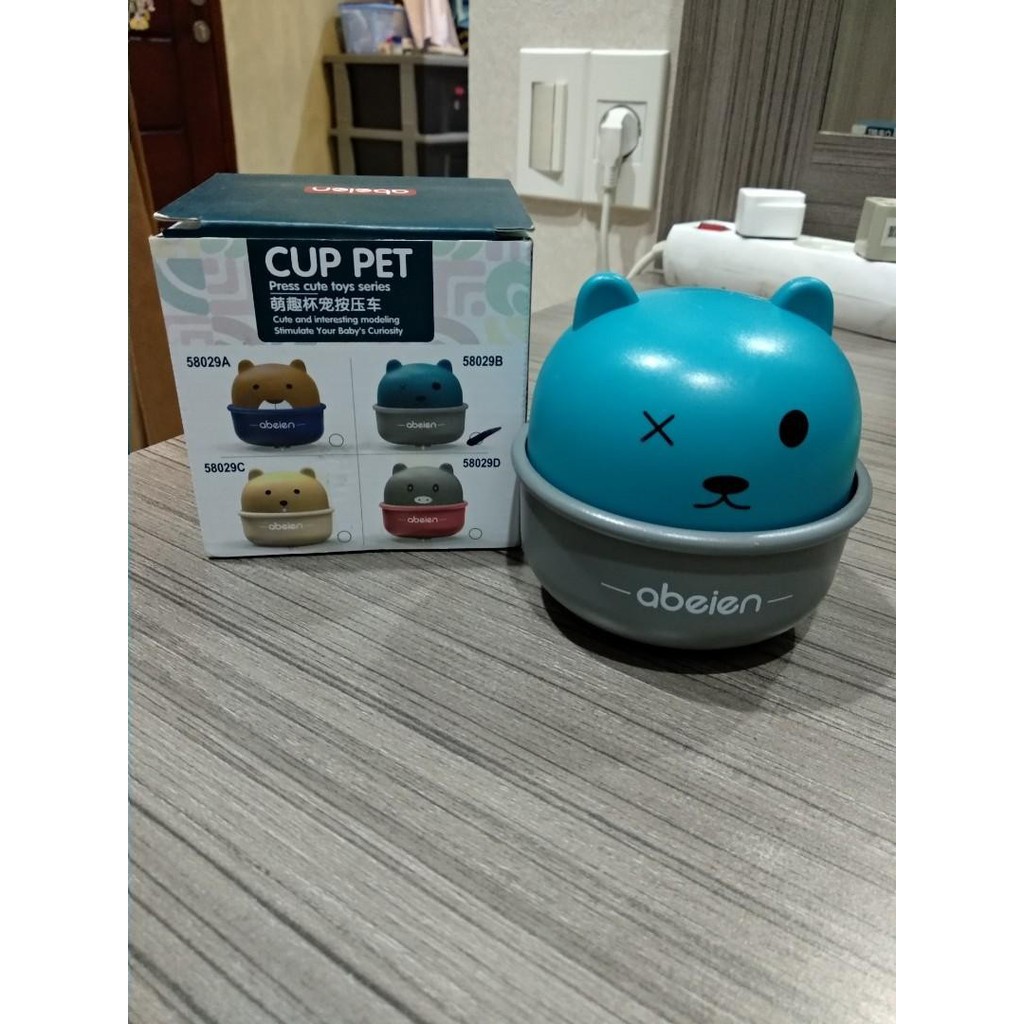 MWN Mainan Lucu Cup Pet Press and Go Toys