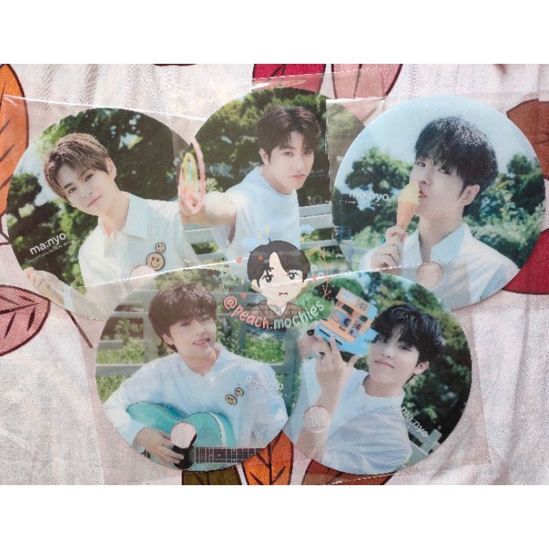 TREASURE YOSHI DOYOUNG JEONGWOO JUNGHWAN JAEHYUK HANDFAN MANYO FIND YOUR SKIN