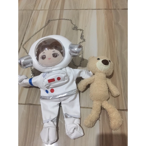 bag astronot doll tay tawan