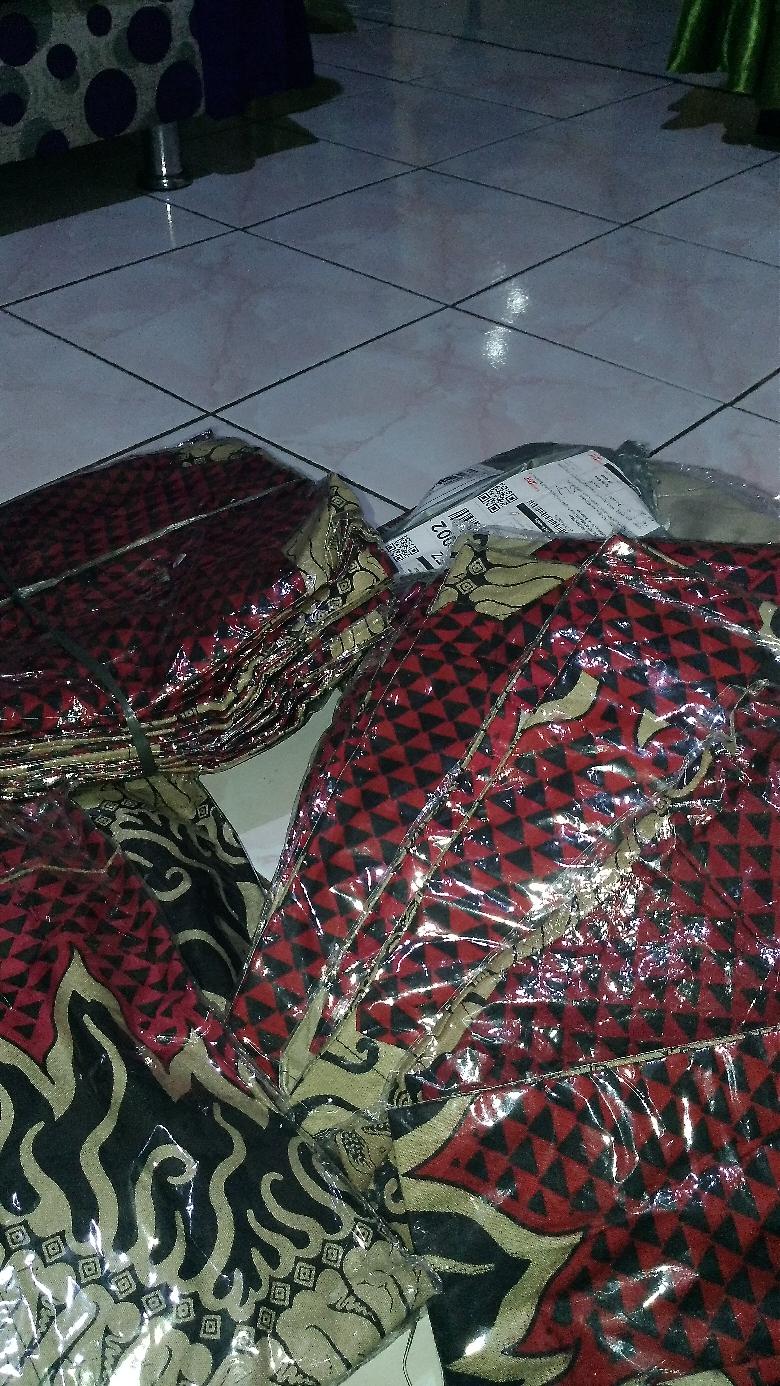 Fashion Atasan Batik Pria Wanita Anak Couple Keluarga Seragam Formal Motif Gunungan Merah Termurah