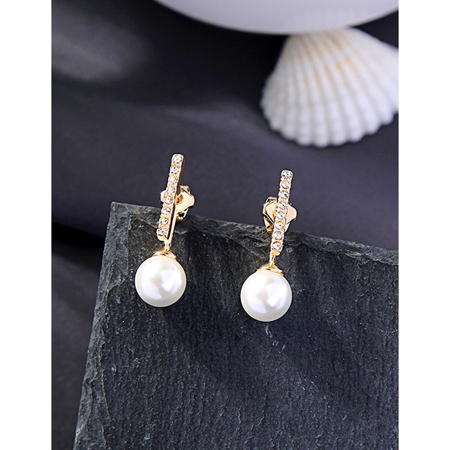 LRC Anting Tusuk Fashion Gold Geometric Letter Artificial pearl Earrings D44970